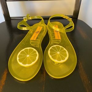 Katy Perry Lemon Sandals Size 8